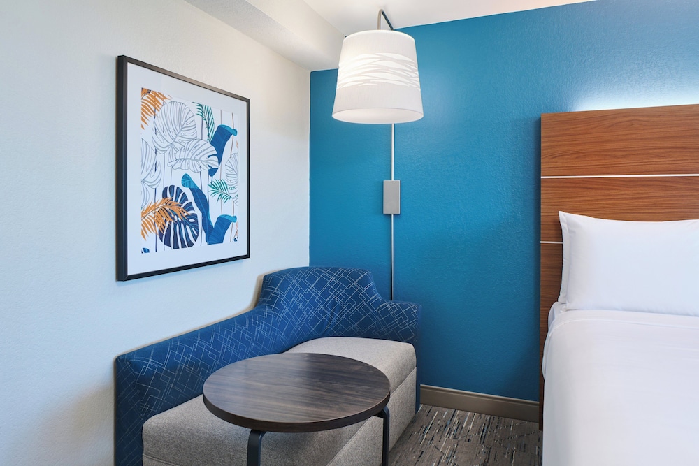 Holiday Inn Express Waikiki by IHG - photo 22