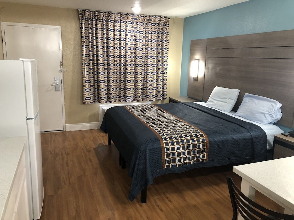 Luxury Inn & Suites - photo 15