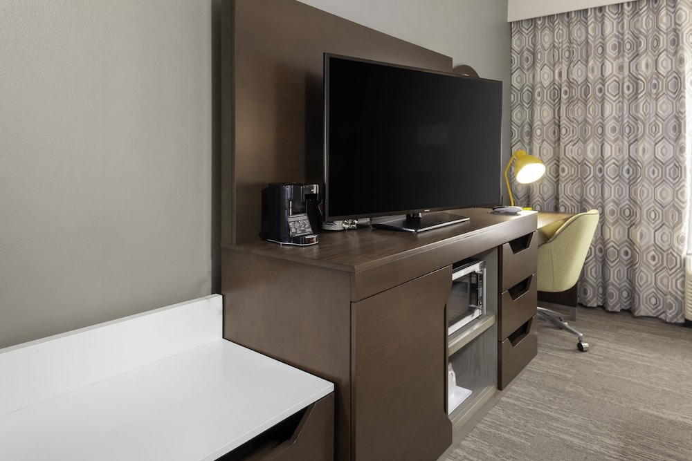 Hampton Inn & Suites Concord Charlotte - photo 21