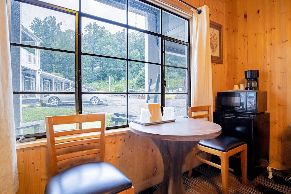 Lloyd's On The River Country Inn By Oyo - photo 47