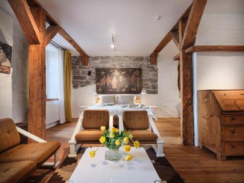 Historic Apartment with Private Garden in Old Town