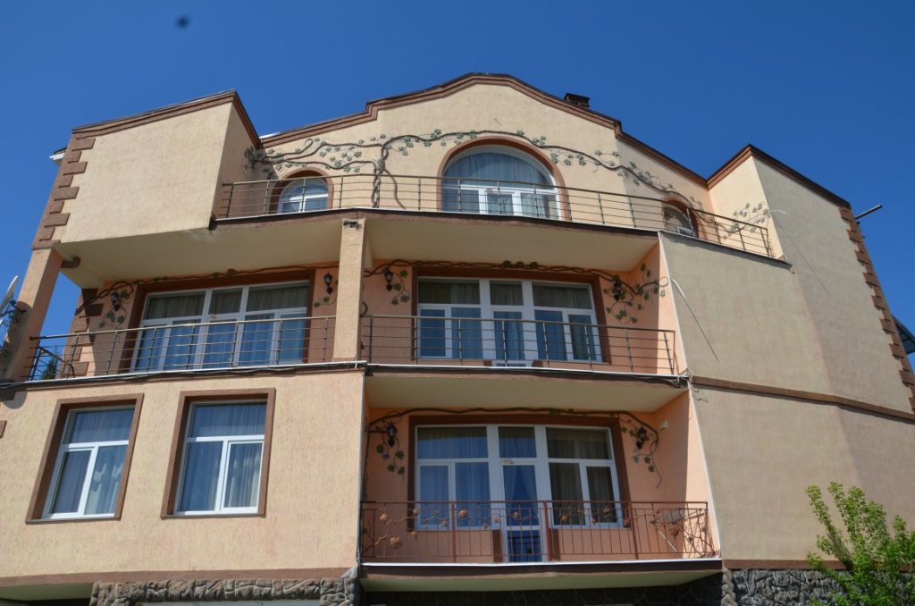 Mini hotel Vinograd - carbon neutral hotel in Yalta