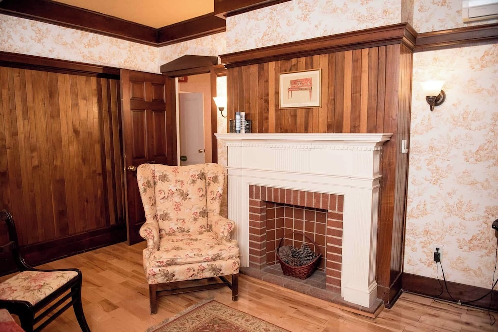 Springside Inn - photo 16
