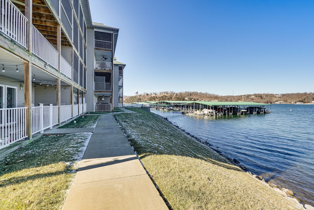 Lakefront Ozark Condo w Spacious Balcony — 4-Star Luxury Hotel in Camdenton, United States
