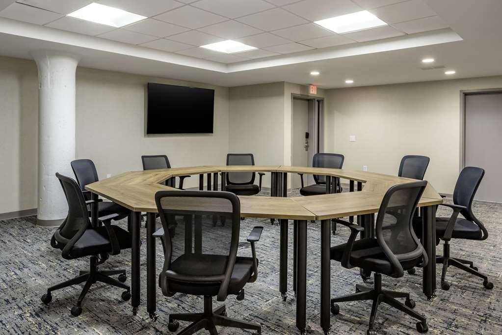 Comfort Inn & Suites Newark Liberty International Airport - photo 48