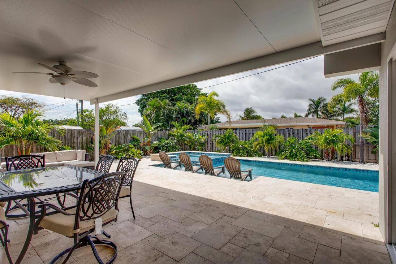 Private Heated Pool Resort Style Home Minutes From the Beach - photo 19