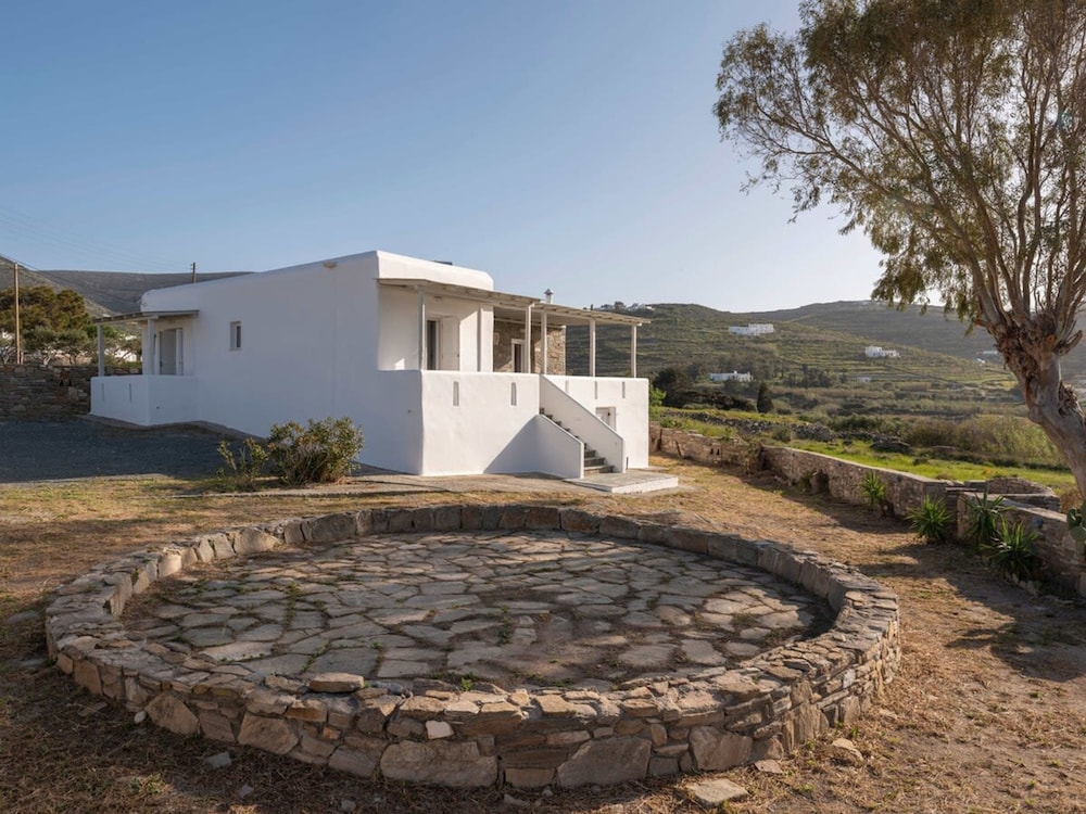 Myrsini Traditional Hillside Cottage — 4-Star Luxury Hotel in Paros, Greece