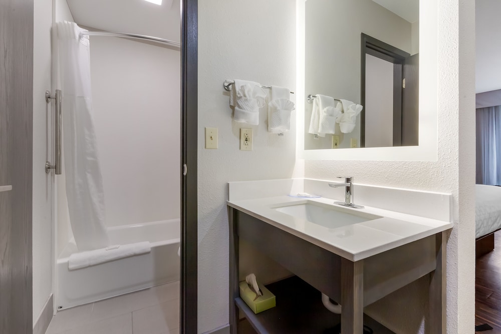 Red Roof Inn & Suites Tomah - photo 27