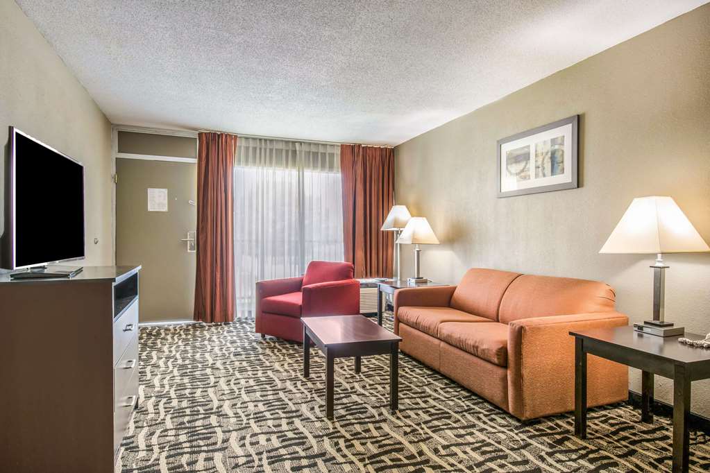 Quality Inn & Suites York East - photo 35