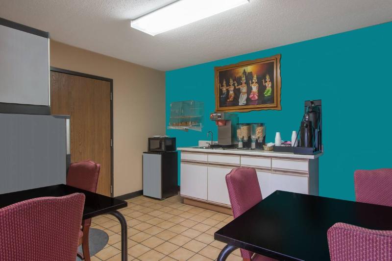 Knights Inn Wentzville MO - photo 42