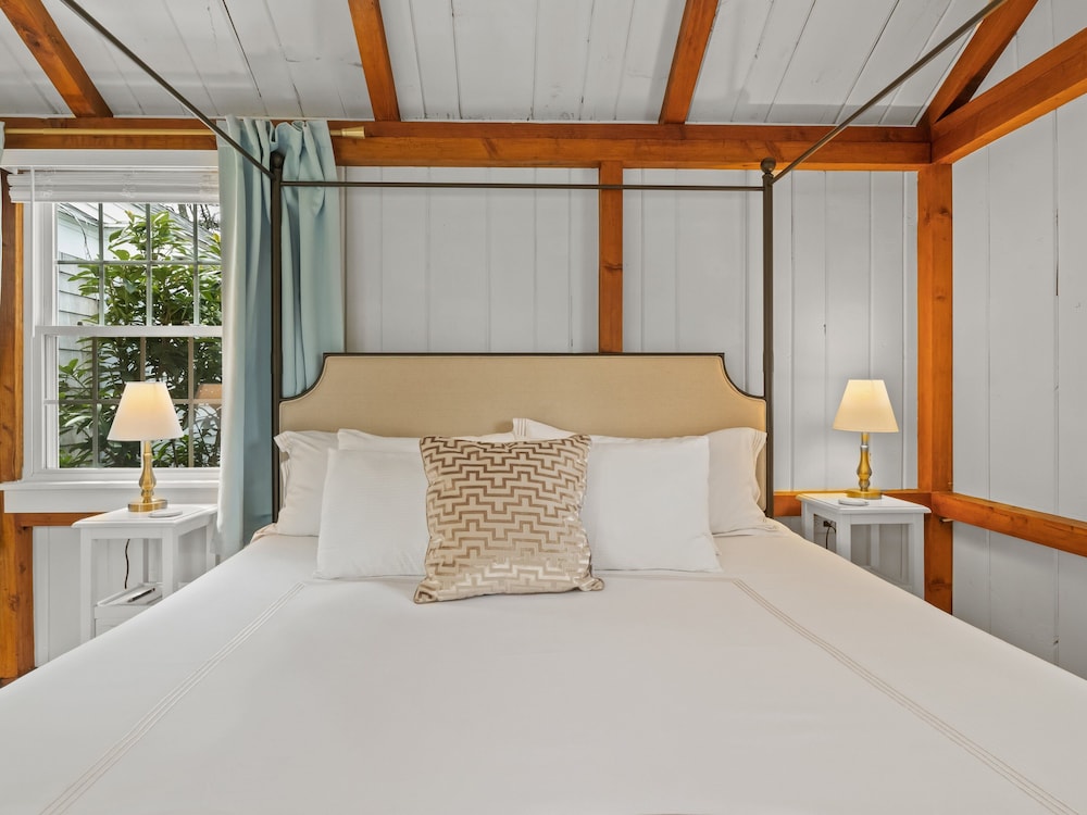 The Seagrove Suites & Guest Rooms - photo 10