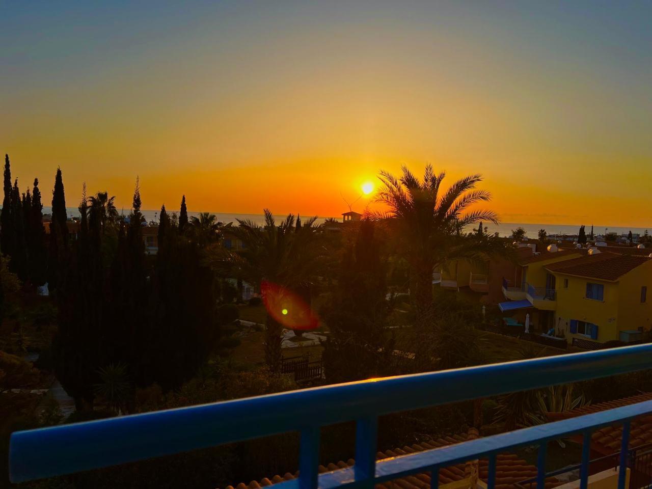 Ocean Sunset Apartment