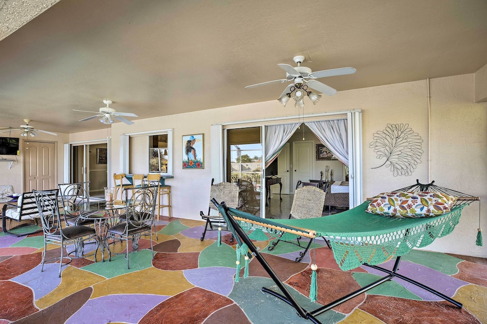 Canal View Home with Lanai in Cape Coral — 4-Star Luxury Hotel in Cape Coral, United States