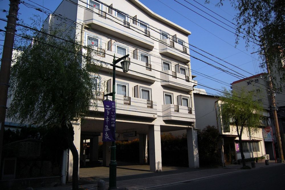 Purple Hotel Futsukaichi in Chikushino-Shi, Japan