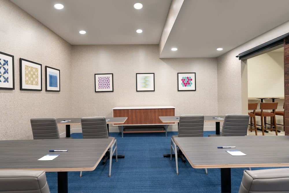 Holiday Inn Express Jamaica JFK AirTrain NYC by IHG - photo 39