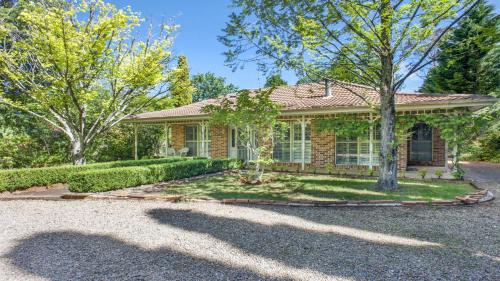 Lothlorien Large Level Mountain Garden in Wentworth Falls, Australia