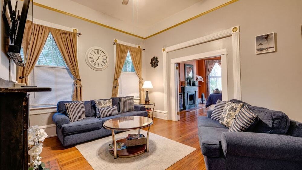 Elegant 2BR on Forsyth Park Savannah - photo 2
