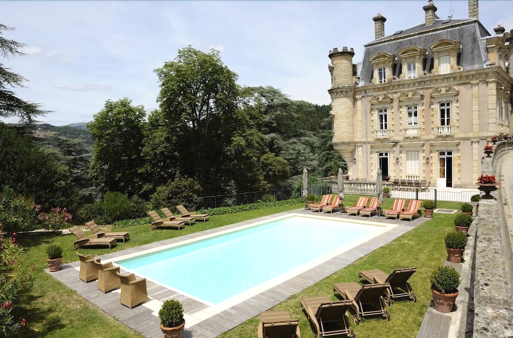 Chateau Clement — 4-Star Luxury Hotel in Vals-Les-Bains, France