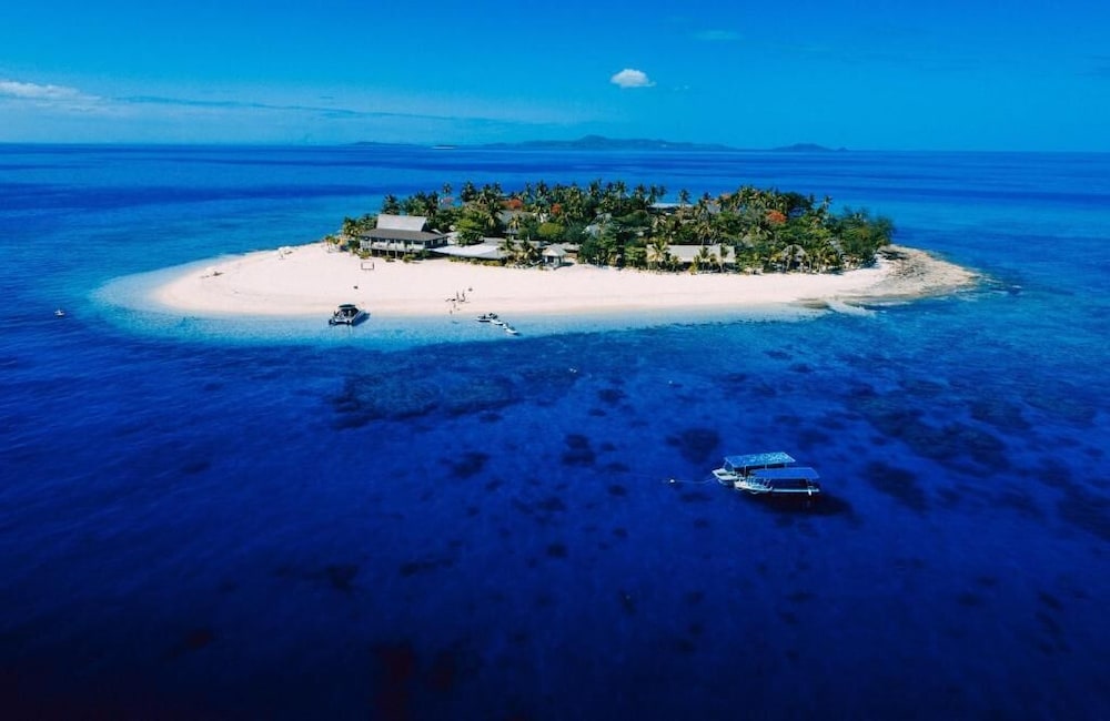 Beachcomber Island Resort — 4-Star Luxury Hotel in Nadi, Fiji