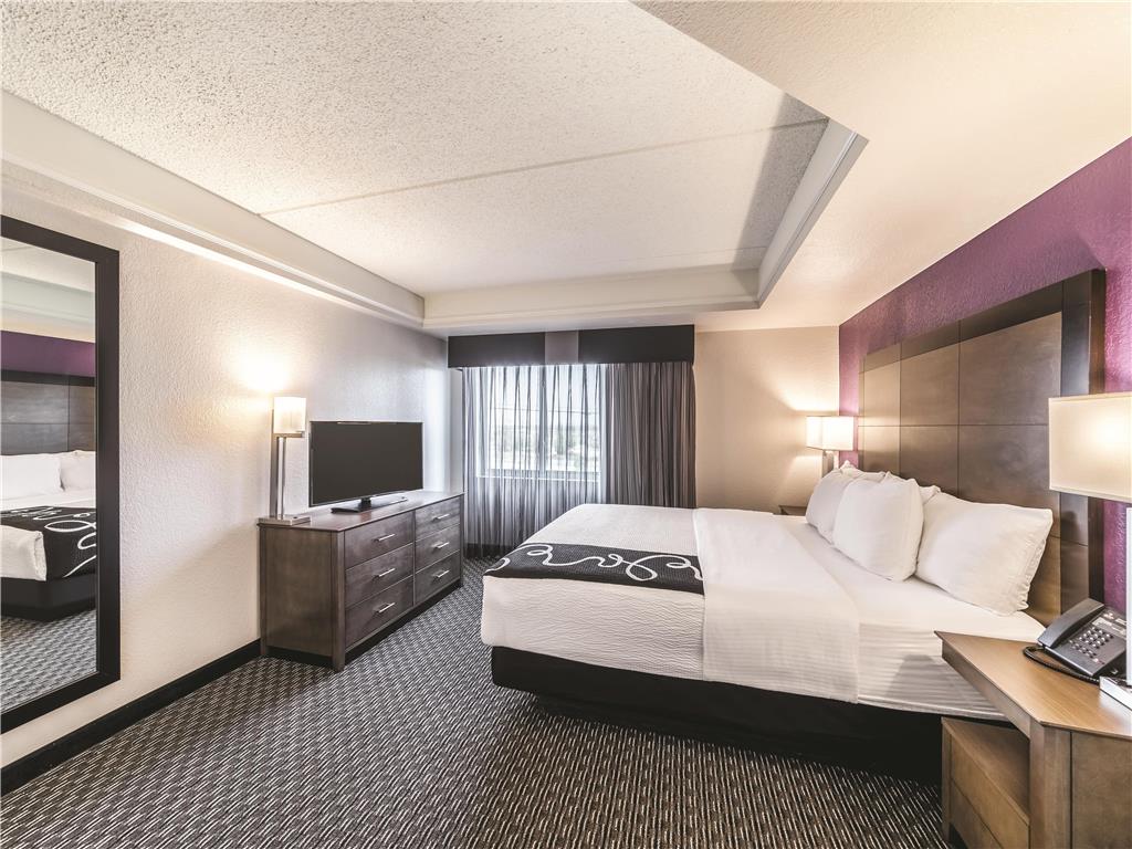 La Quinta Inn & Suites by Wyndham Austin Airport - photo 38