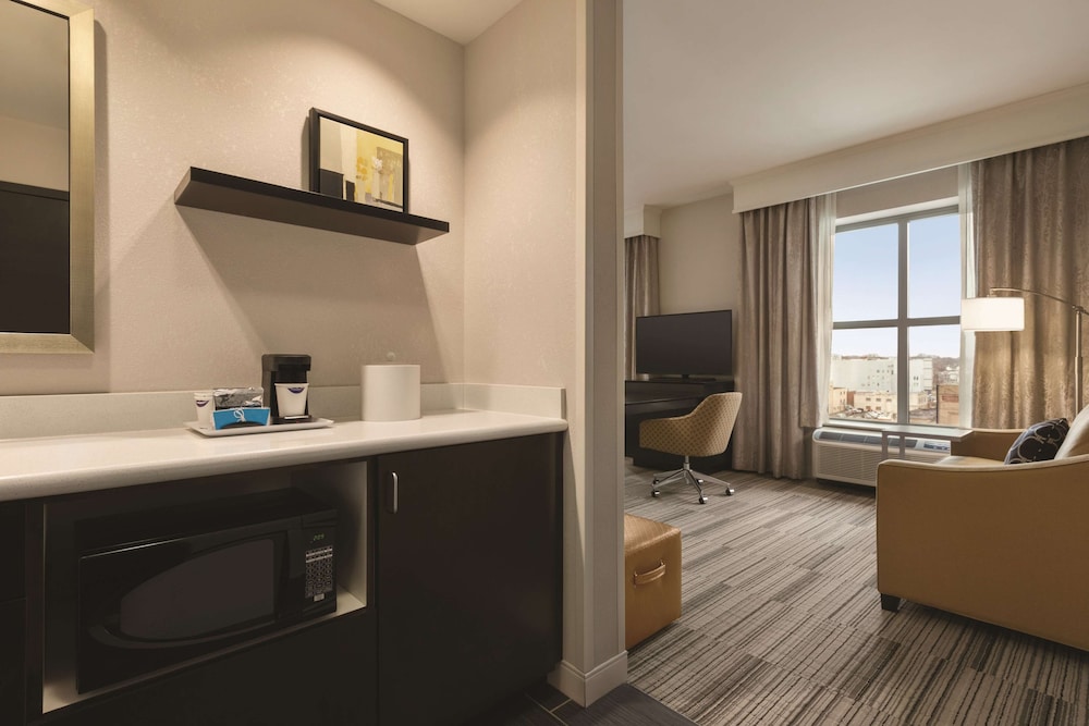 Hampton Inn & Suites Roanoke Downtown - photo 27