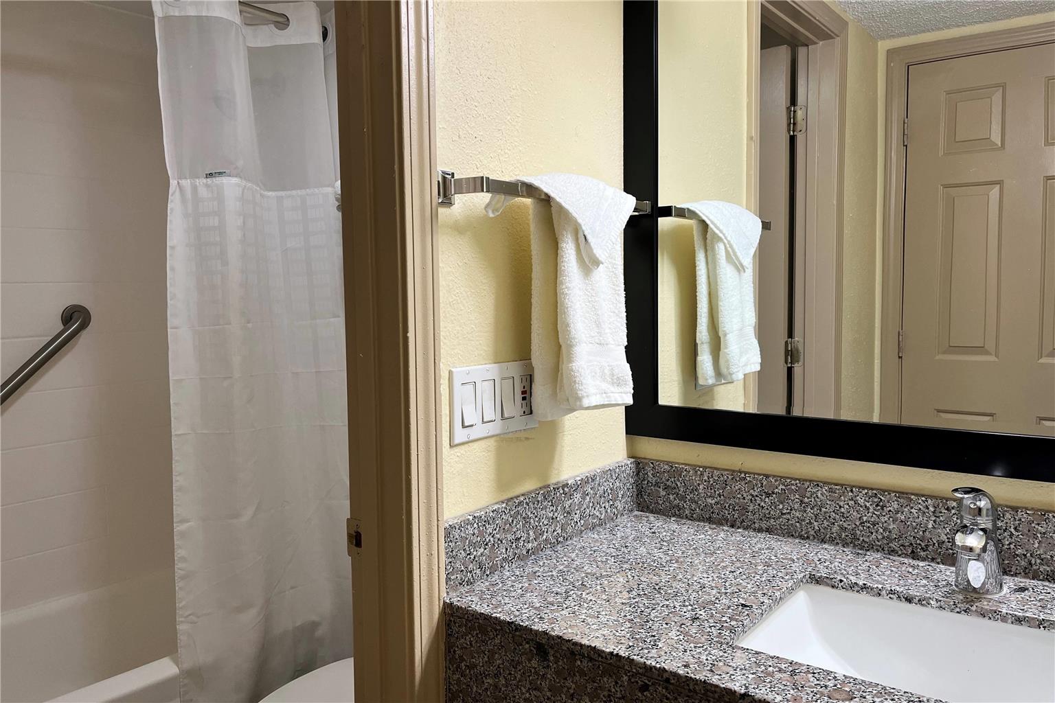 Baymont by Wyndham Indianapolis Airport Lynhurst - photo 28