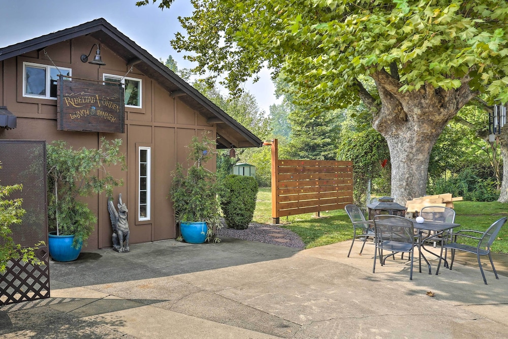 Modern Entertainment Getaway Off Sacramento River — Anderson