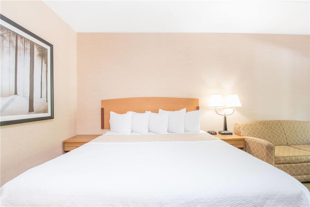 Days Inn by Wyndham Duluth Lakewalk - photo 8