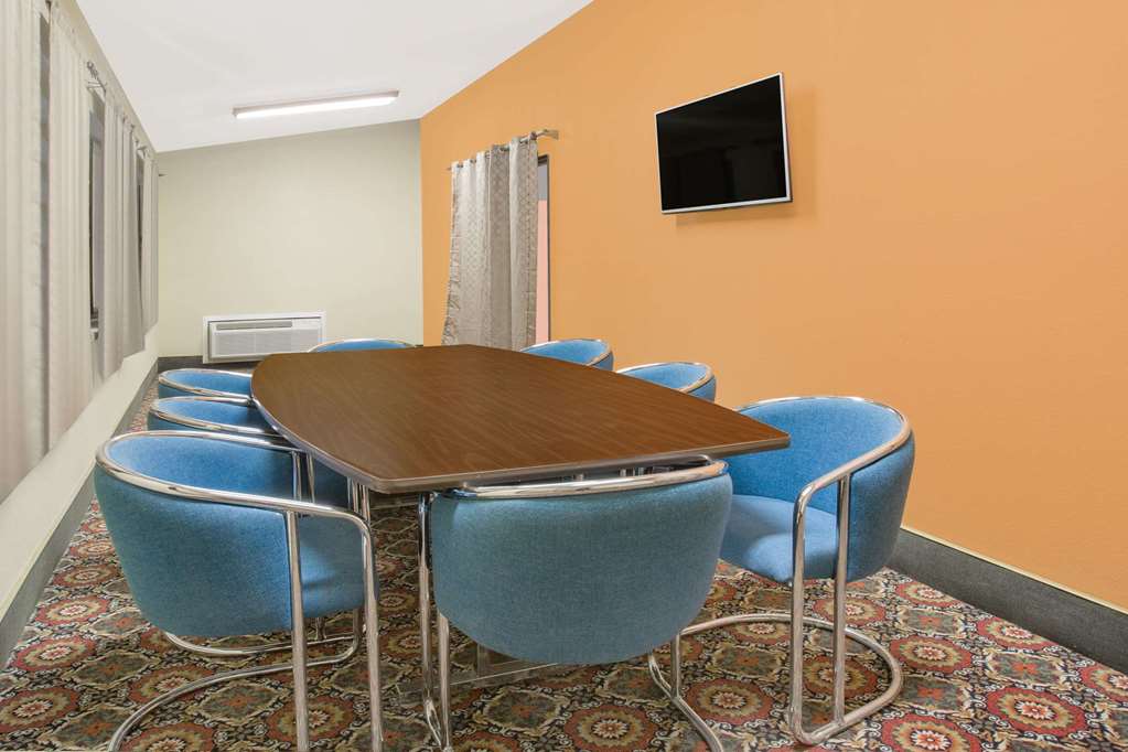 Days Inn & Suites by Wyndham Red Rock Gallup - photo 15