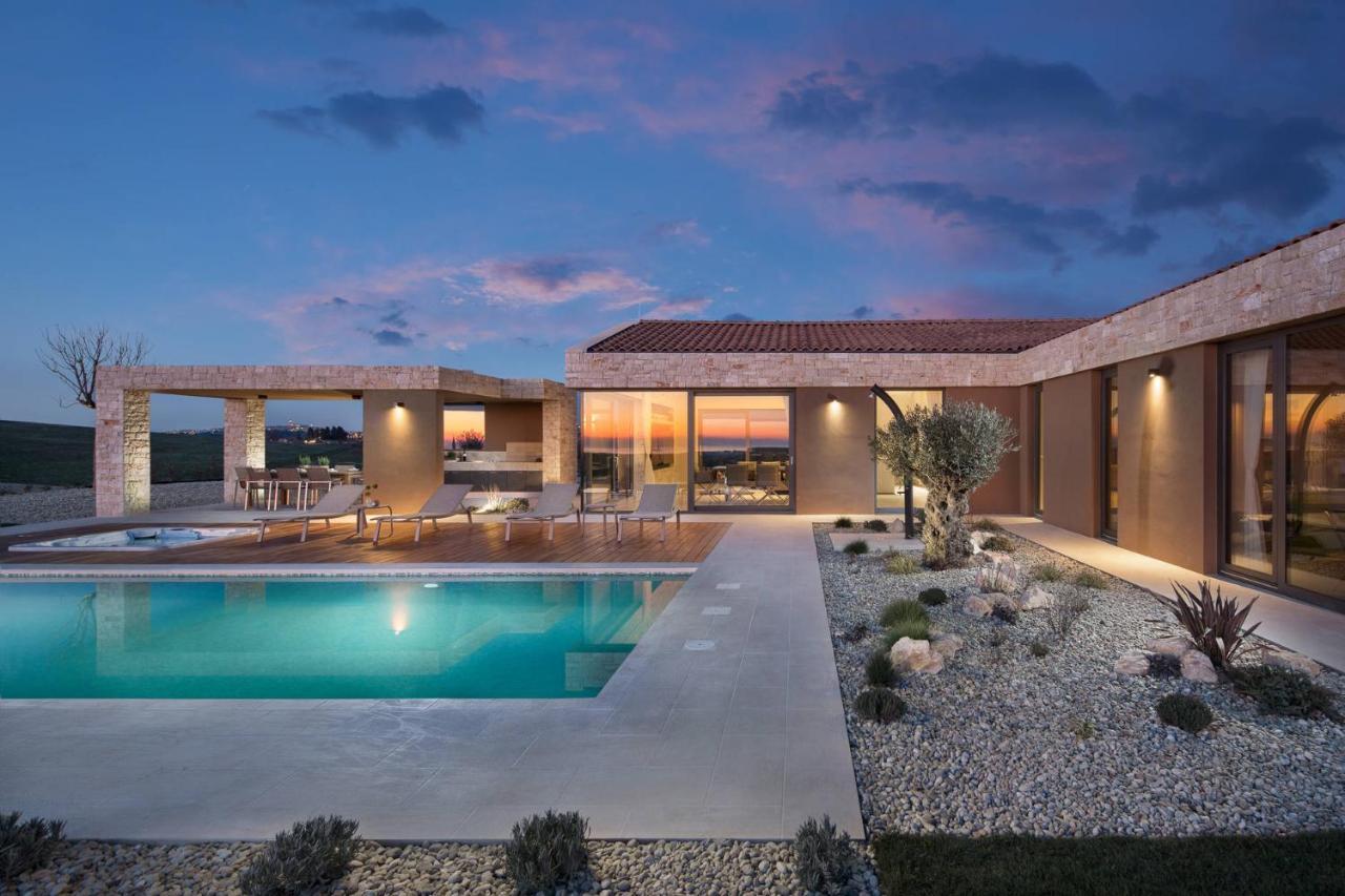 Villa Royale Croatia with Golf Green in Brtonigla — 4-Star Luxury Hotel in Brtonigla, Croatia