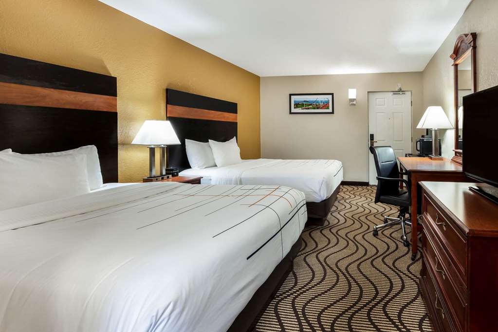 La Quinta Inn by Wyndham Sandusky near Cedar Point - photo 18