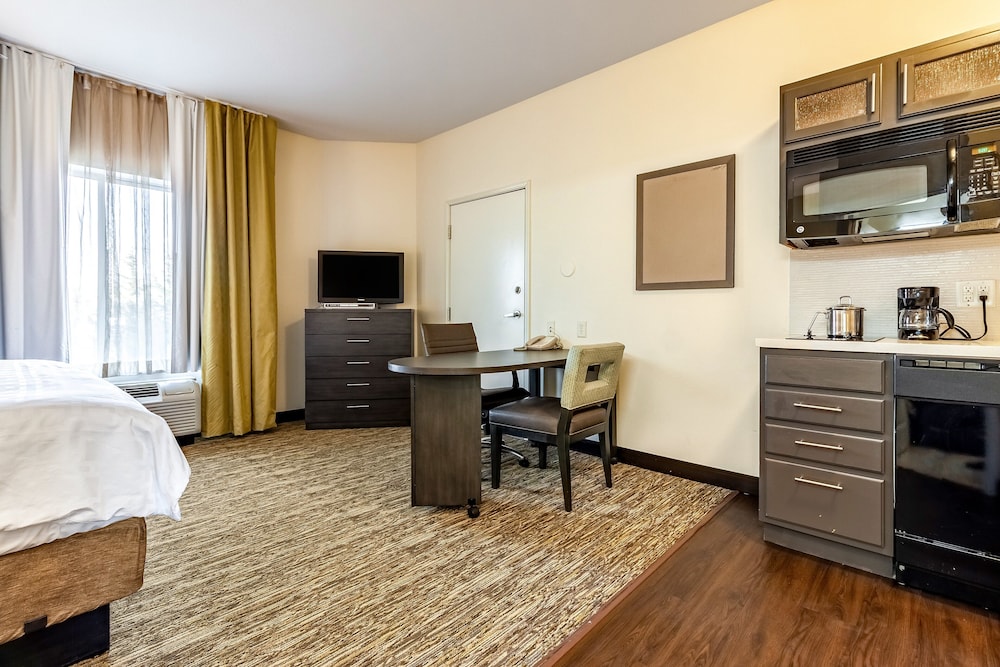 Candlewood Suites Lincoln by IHG - photo 10