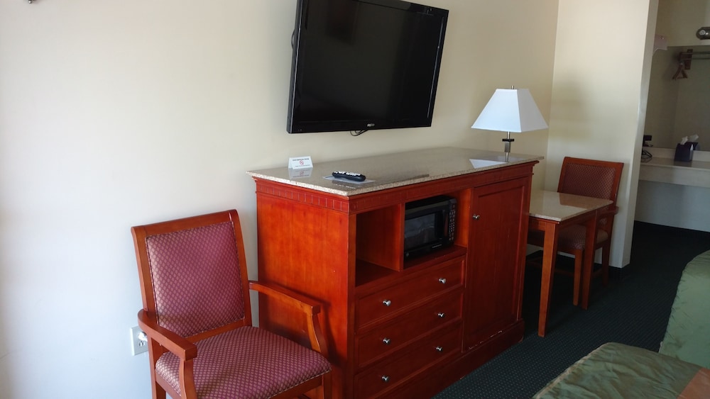 Hurricane Inn - photo 16