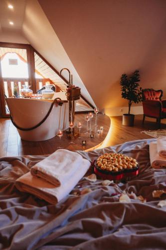 Apartament z wanną wolnostojącą — 4-Star Luxury Hotel in Stare Miasto, Poland