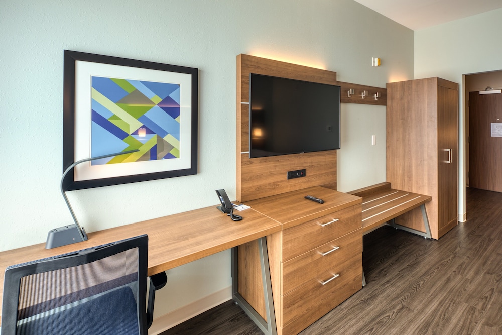 Holiday Inn Express & Suites Charlotte South End by IHG - photo 25