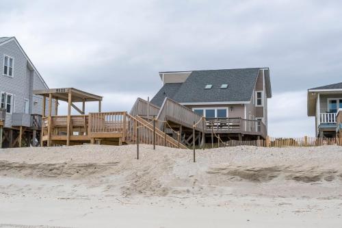 Wahoo by Oak Island Accommodations - photo 2