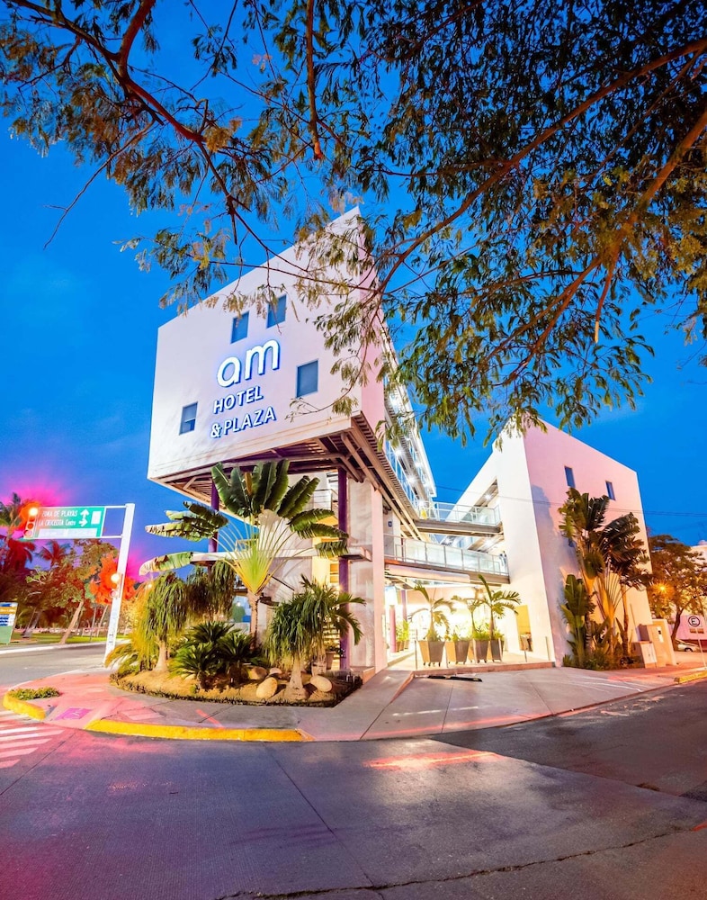 AM Hotel & Plaza in Santa Maria Huatulco, Mexico