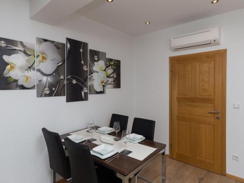 Villa Celenca Superior Two Bedroom Apartment with Terrace and Sea View A5