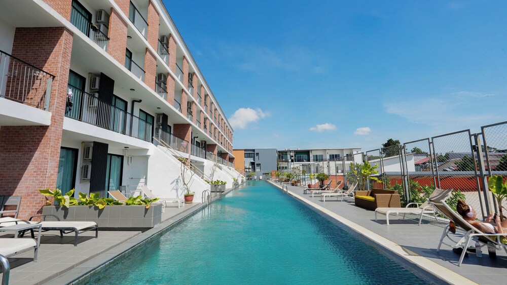 Marina House Muaythai Ta Iad Phuket — 4-Star Luxury Hotel in Ban Chalong, Thailand