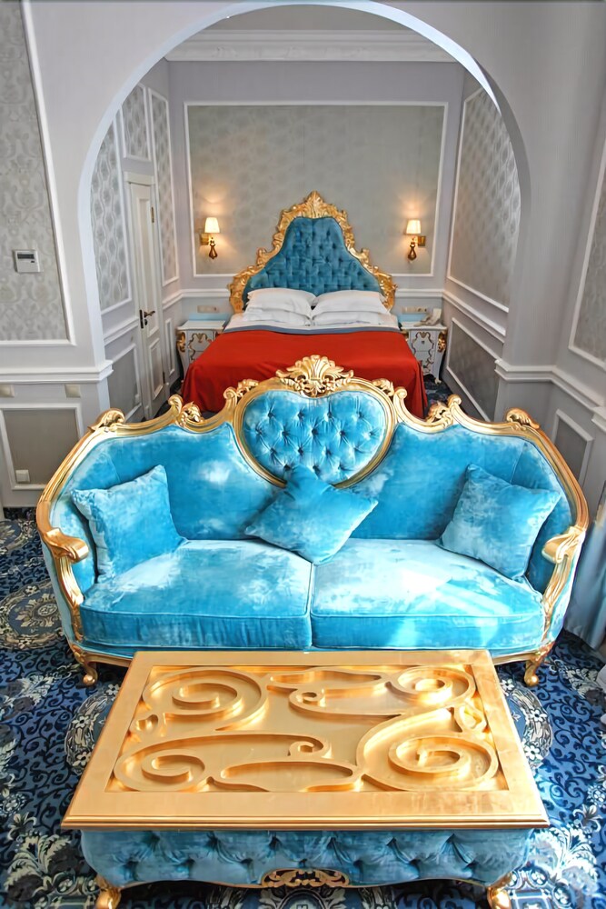 Royal Grand Hotel pet-friendly hotel Truskavets'