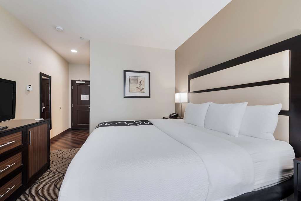 La Quinta Inn & Suites by Wyndham Auburn - photo 22