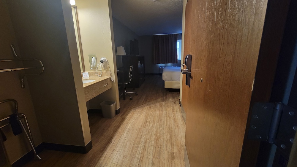 Days Inn by Wyndham Sheridan - photo 4