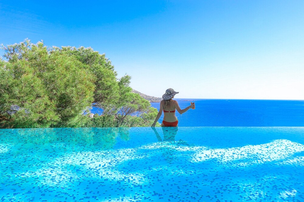 Villa La Farigoule — 5-Star Luxury Hotel in Saint-Raphael, France