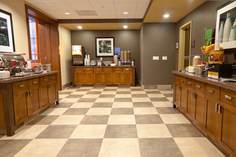 Hampton Inn & Suites Salinas - photo 33
