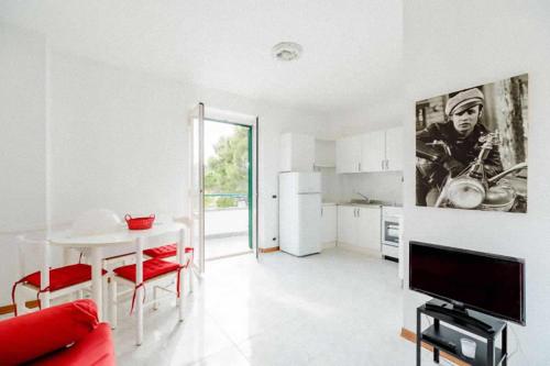 R10 trilocale a 20 mt dalla spiaggia — 4-Star Luxury Hotel in Numana, Italy