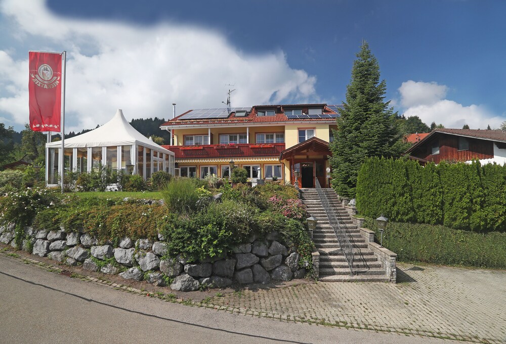 Helgas Landhotel — hotel in Oberreute