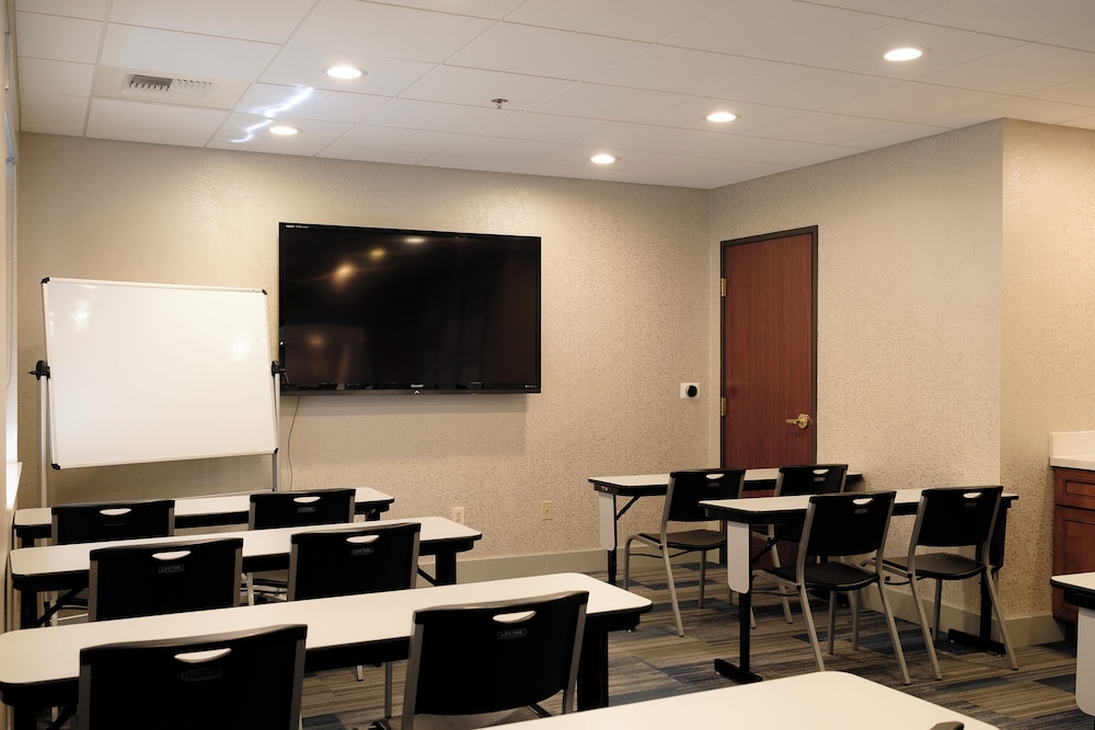 Holiday Inn Express Suites Davis University Area - photo 53
