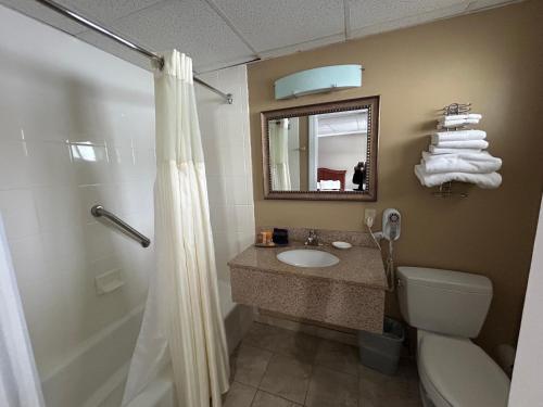 Golden Gables Inn Dazzler Select by Wyndham - photo 62