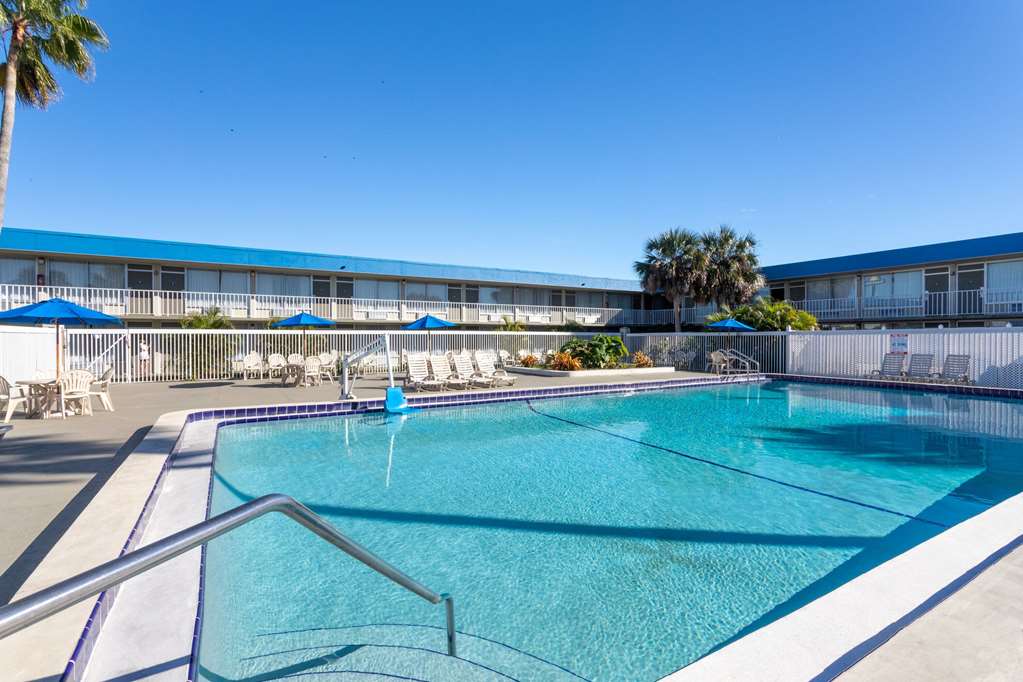 Days Inn by Wyndham Titusville Kennedy Space Center - photo 7