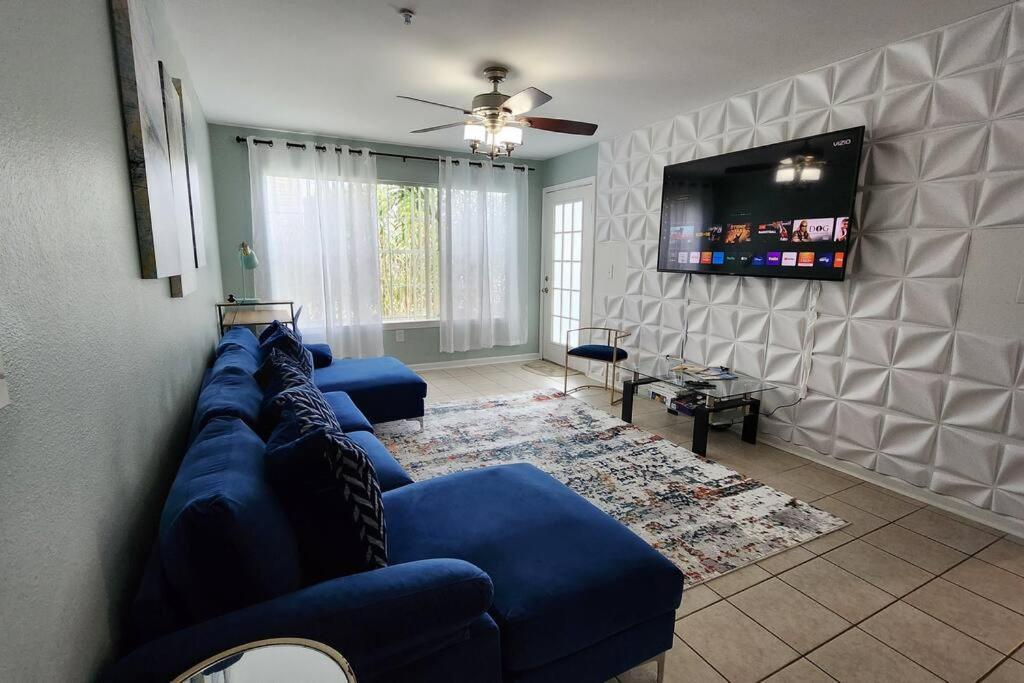 Beautiful 1st Floor Unit Half Mile From Amazing Beach — hotel near Destin Executive Airport